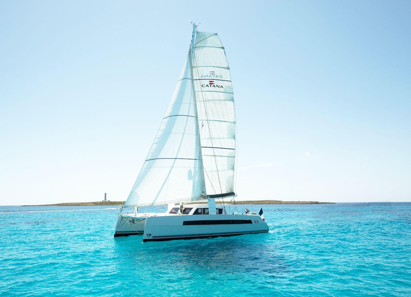 Catana 53 navegando en Mallorca
